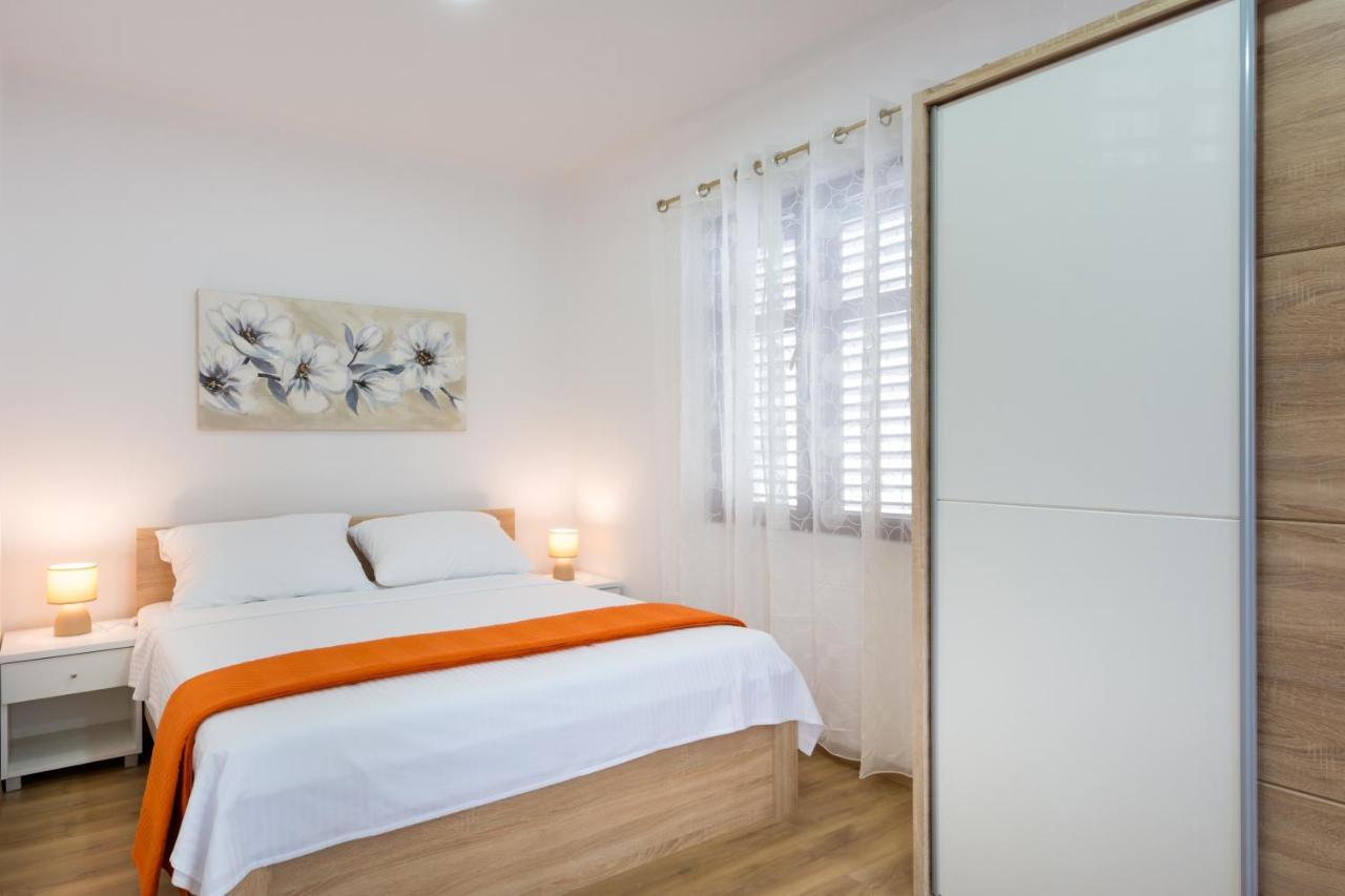 Apartments By The Sea Kastel Stari, Kastela - 15894 מראה חיצוני תמונה